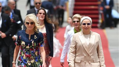 برلماني: زيارة قرينة 