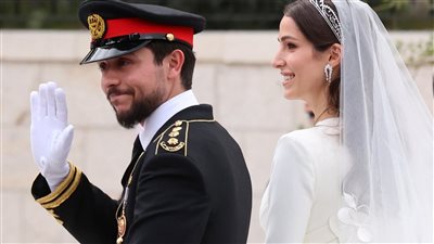 فيديو يكشف كواليس حفل زفاف ولى العهد الأردنى والاميره رجوه السيف (لحظة ارتدائه البدلة العسكرية)