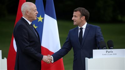 قيس سعيد يجري اتصالًا هاتفيًا مع ماكرون