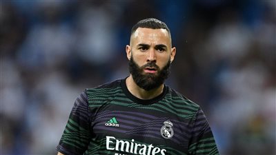 فيديوهات توثق تصفيق حار.. ريال مدريد يودع كريم بنزيما على طريقته الخاصة