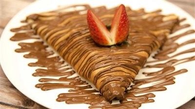 طريقة عمل الكريب الحلو بالشوكولاتة.. عجينة سريعة في الخلاط