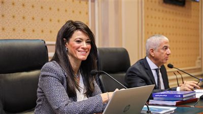 وزيرة التعاون الدولي تستعرض تطور عمل الوزارة مع أعضاء 