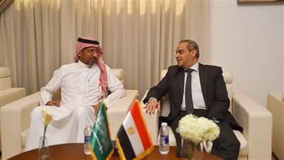وزير الثروة المعدنية السعودي يزور مدينة الدواء المصرية بصحبة رئيس هيئة الدواء المصرية