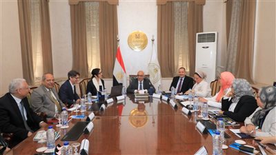 وزير التربية والتعليم يبحث مع خبراء إيطاليين سبل التعاون في ربط المبنى المدرسي بالمجتمع 