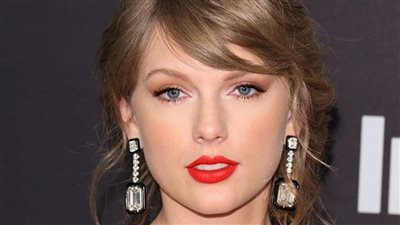 مغنية وكاتبة أغاني بوب ريفي وممثلة أمريكية.. من هي تايلور سويفت Taylor Swift حديث السوشيال ميديا؟