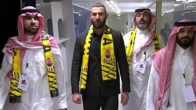 كريم بنزيما يصل إلى 