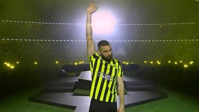 شاهد بالفيديو.. استقبال جماهير الاتحاد لنجمهم كريم بنزيما في 