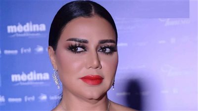  بتقنية الأبيض والأسود.. رانيا يوسف توثق صورة جديدة.. والجمهور: مكشرة ليه بس كده