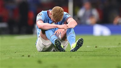 ضربة قوية لبطل أوروبا.. دي بروين مُهدد بالغياب فترة طويلة بسبب الإصابة