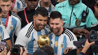 أجويرو يكشف السبب وراء تفضيل ميسي إنتر ميامي على برشلونة