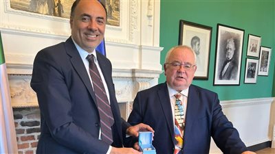 السفير المصري في دبلن يلتقي مع رئيس البرلمان الأيرلندي 