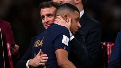 الرئيس الفرنسي يدخل خط الأزمة بين مبابي وباريس.. ضغط البقاء