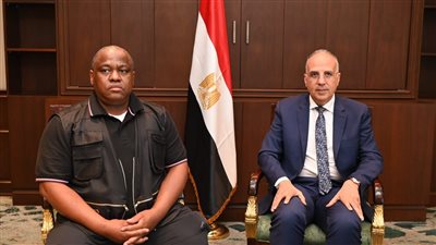 وزير الري يلتقى وزير إدارة الأراضي والمياه بجمهورية بوتسوانا