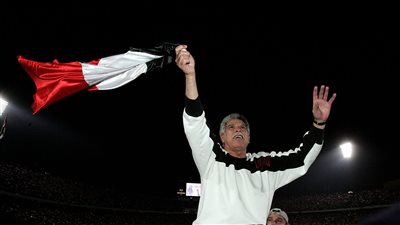 قائد جيل مصر الذهبي.. الفيفا يحتفل بعيد ميلاد حسن شحاتة