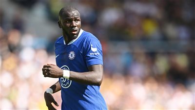 الهلال السعودي يدخل سباق الصفقات العالمية بقوة.. كوليبالي يصل المملكة