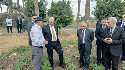 وزير الزراعة يتفقد المزارع البحثية والإرشادية بمركز البحوث الزراعية