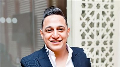 بعد إجماع من قبل الجمهور.. المطرب الشعبي رضا البحراوي يتصدر التريند بسبب صورة مع 