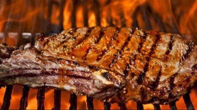 تتبيلة اللحمة المشوية في عيد الأضحى.. إليكم قطع اللحم المفضل للشواء