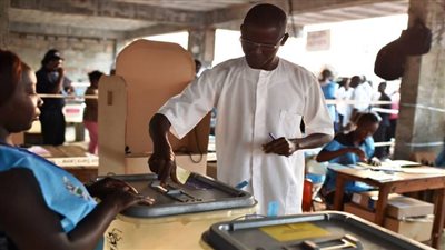 سيراليون.. الناخبون يدلون بأصواتهم في الانتخابات الرئاسية والبرلمانية