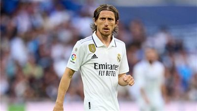 رسميًا.. مودريتش يُجدد تعاقده مع ريال مدريد موسم إضافي