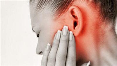 علاج التهاب الاذن الوسطى.. زيت الزيتون الدافئ تحت اشراف طبي