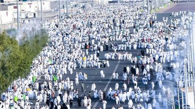 ولي العهد السعودي يصل منى للإشراف على راحة الحجاج