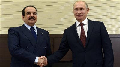 العاهل البحريني يجري اتصالًا مع الرئيس الروسي