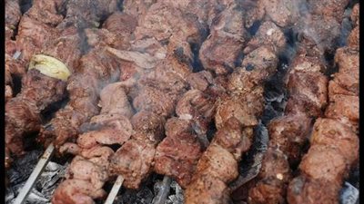 هل اللحم المشوى ضار بالصحة؟..طبيب يجيب 