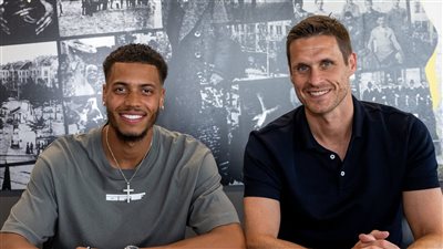 بعد ضم الجزائري.. بروسيا دورتموند يُعلن التعاقد مع زميل مرموش السابق