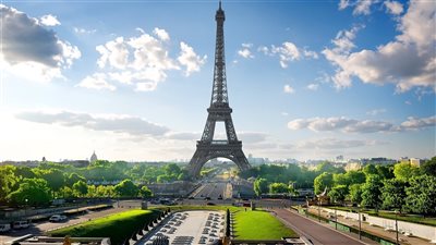 ما هي حقيقة الصور التي تظهر حريق ببرج إيفل؟