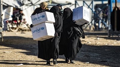 فرنسا تعيد 10 نساء و25 طفلا من مخيمات فى شمال شرقى سوريا.. القصة الكاملة