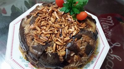 طريقة عمل المقلوبة بالدجاج والباذنجان.. أشهر الاكلات العربية 