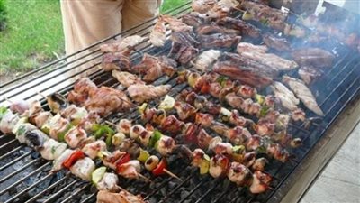 أضرار الشواء على الفحم.. 3 مخاطر محتملة يمكن تجنبها بهذه الخطوات