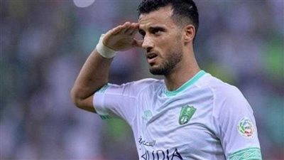 فيديو يوثق استقبال غريب من عمر السومة لفيرمينو في تدريبات الأهلي