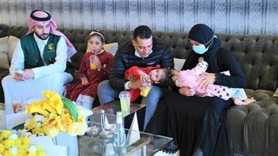 السعودية.. الربيعة يطمئن على صحة التوأم السيامي المصري 