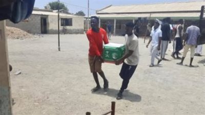 مركز الملك سلمان يوزع 243 سلة غذائية في مدينة بورتسودان بالسودان