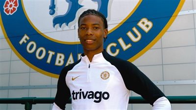رسميًا.. تشيلسي يُعلن تعاقده مع مدافع إيفرتون الشاب صامويلز سميث