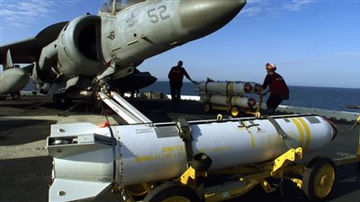 ما هي القنابل العنقودية.. وموقف بريطانيا بعد موافقة الولايات المتحدة على تزويد أوكرانيا بها؟