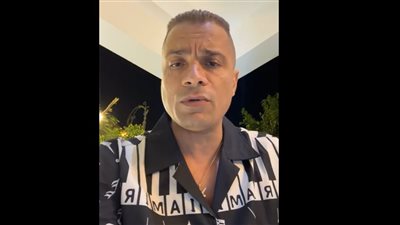  فيديو لايف.. حسن شاكوش من داخل منزله: مش هطول عليكم من قلب البيت عندي.. وأهلي منورني