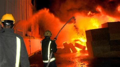 الأردن.. إخماد حريقًا ضخمًا داخل مصنع للإسفنج