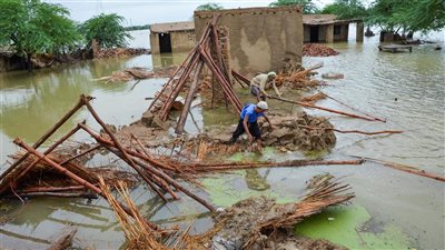 السلطات الباكستانية تجلي 14 ألف شخص بسبب الفيضانات