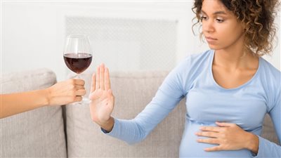 الأعشاب المضرة للحامل في الشهور الأولى.. مشروبات ممنوعة وأخرى مفيدة