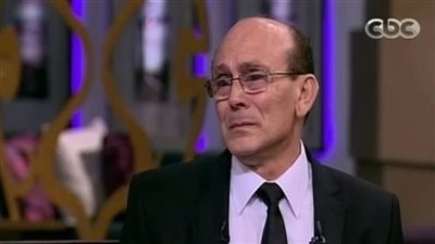 أعرب عن حزنه الشديد من تغيير المشهد الفني.. محمد صبحي باكيًا: أنا مظلوم إني مسجون في زنزانة انفرادي