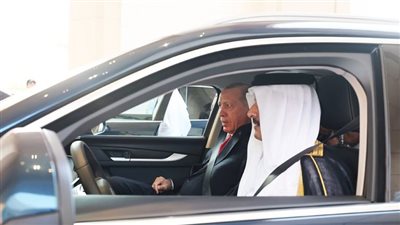 سيارتين من نوع 