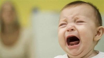 بكاء الطفل المفاجىء أثناء النوم.. الجوع والخوف أبرزها 