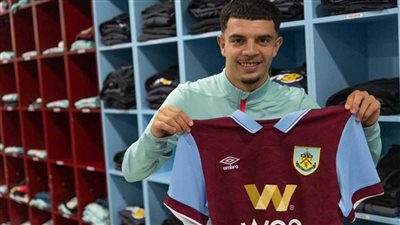 رسميًا.. بيرنلي الإنجليزي يُعلن ضم المهاجم محمد زكي العمدوني