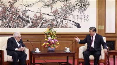 أول تعليق لـ أنور قرقاش على زيارة كيسنجر للصين