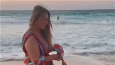  وثقت ظهورها على الشاطئ وقت الغروب.. ليلى علوي تتصدر التريند بعد انتهائها من تصوير فيلمها 