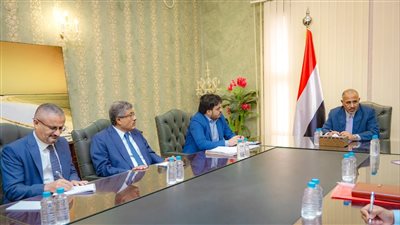  الزُبيدي يوجه بالبدء الفوري في تنفيذ آلية تعزيز القدرة التوليدية لمنظومة الكهرباء بعدن