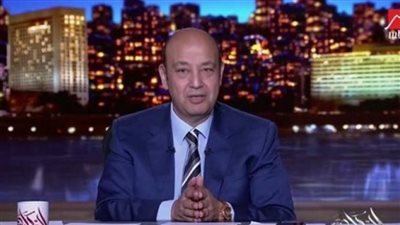 عمرو أديب يستعرض خلال برنامجه النظام الجديد لقطع الكهرباء 